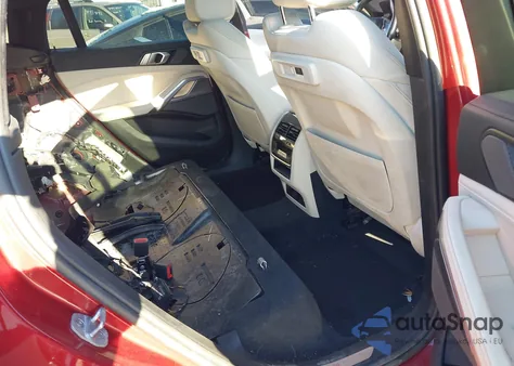 2021 BMW X6 xDrive40I z USA, uszkodzony, nr VIN 5UXCY6C07M9E34441